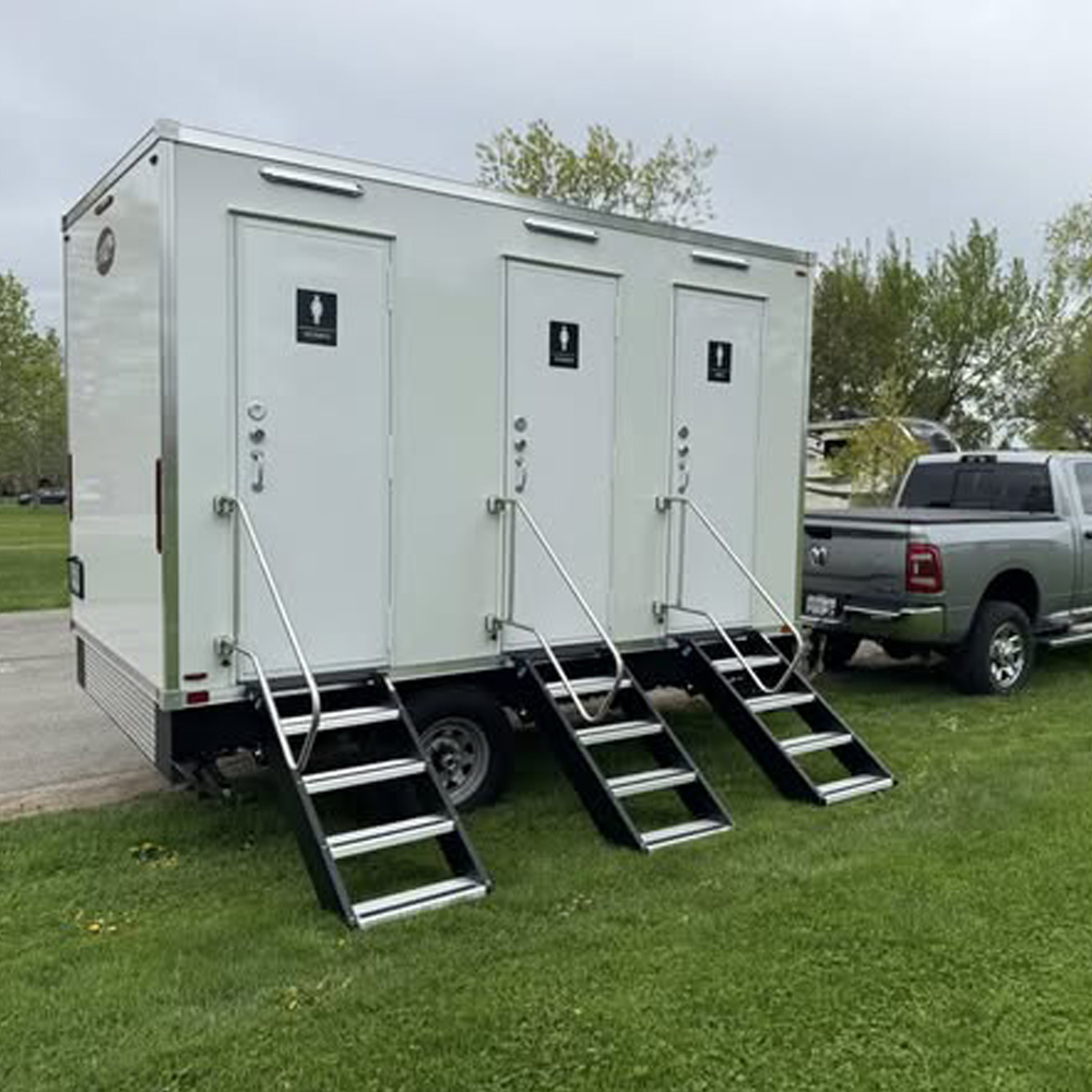 Outdoor Camping Rentals - 이동식 화장실 트레일러 고급형 3개 화장실